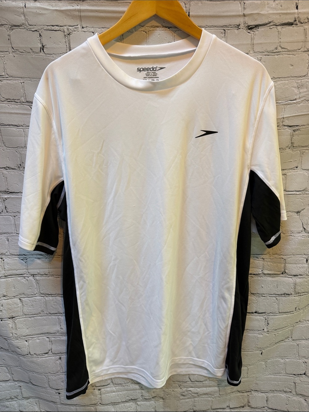 NWOT Speedo White & Black Shirt Men’s Size XL